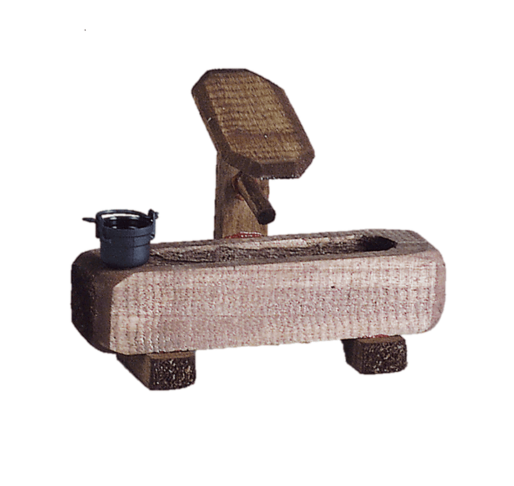 Kahlert_Licht-Brunnen-Traenke-aus-Holz-mit-Eimer-Miniatur