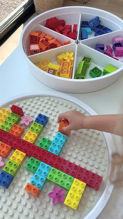 Video Inspire My Play 123 Baustein-Matte – beige bespielt mit Bausteinen